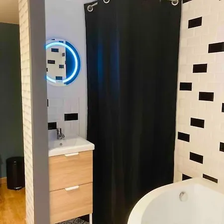 Venus Love Room Escapade Romantique Avec Jacuzzi Nantes Exterior photo