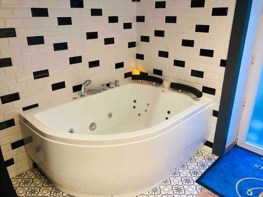 Apartment Venus Escapade Romantique Avec Jacuzzi *