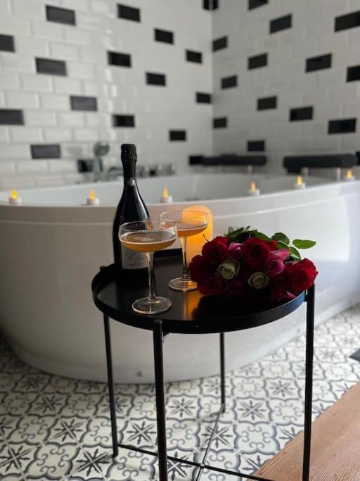 Venus Escapade Romantique Avec Jacuzzi * Nantes