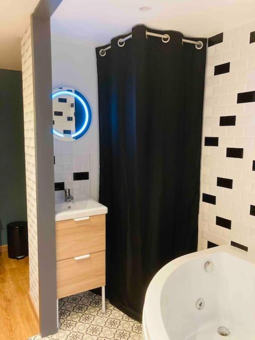 Venus Escapade Romantique Avec Jacuzzi Apartment
